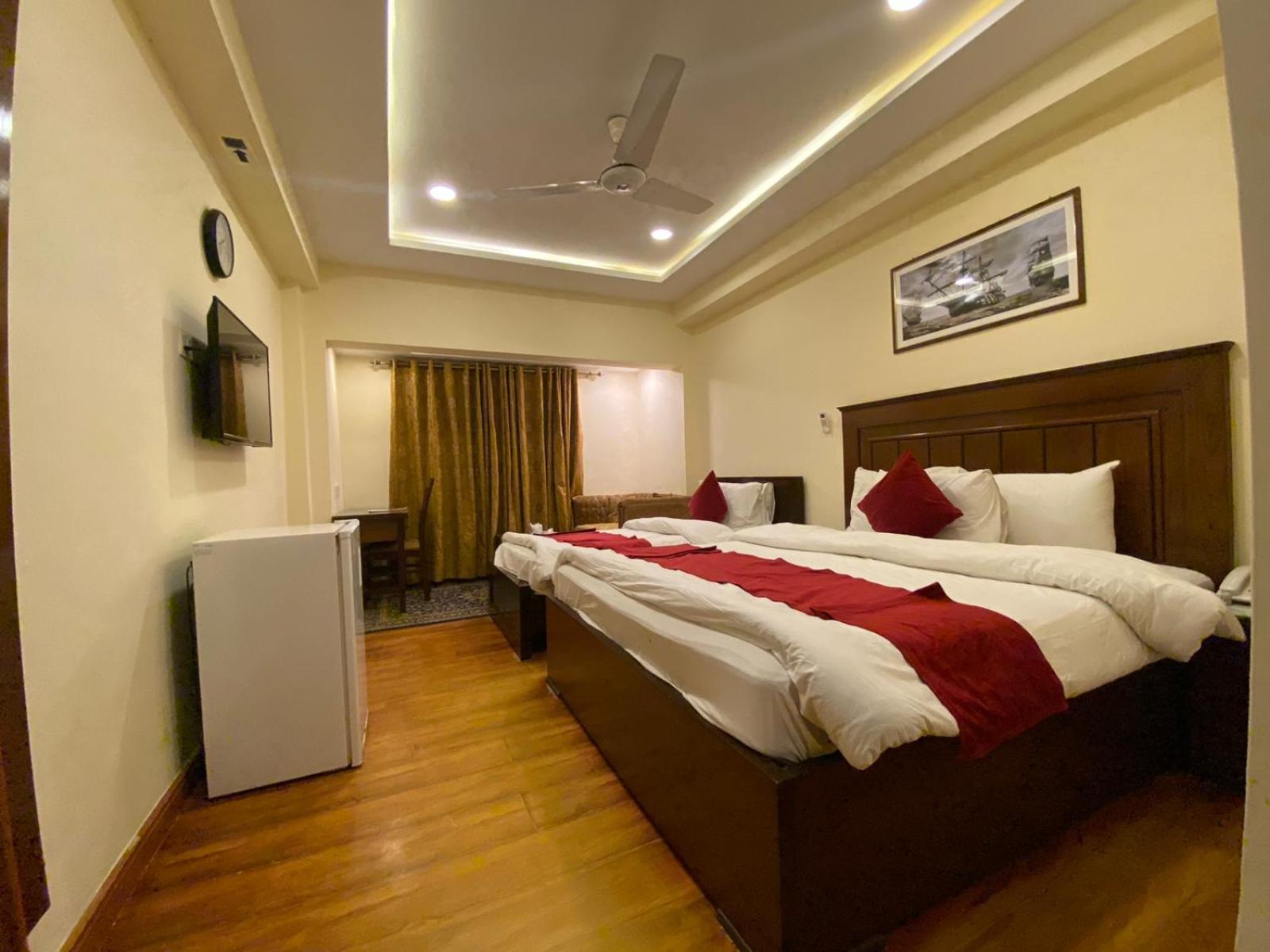 Diplomat Hotel Islamabad Exteriör bild